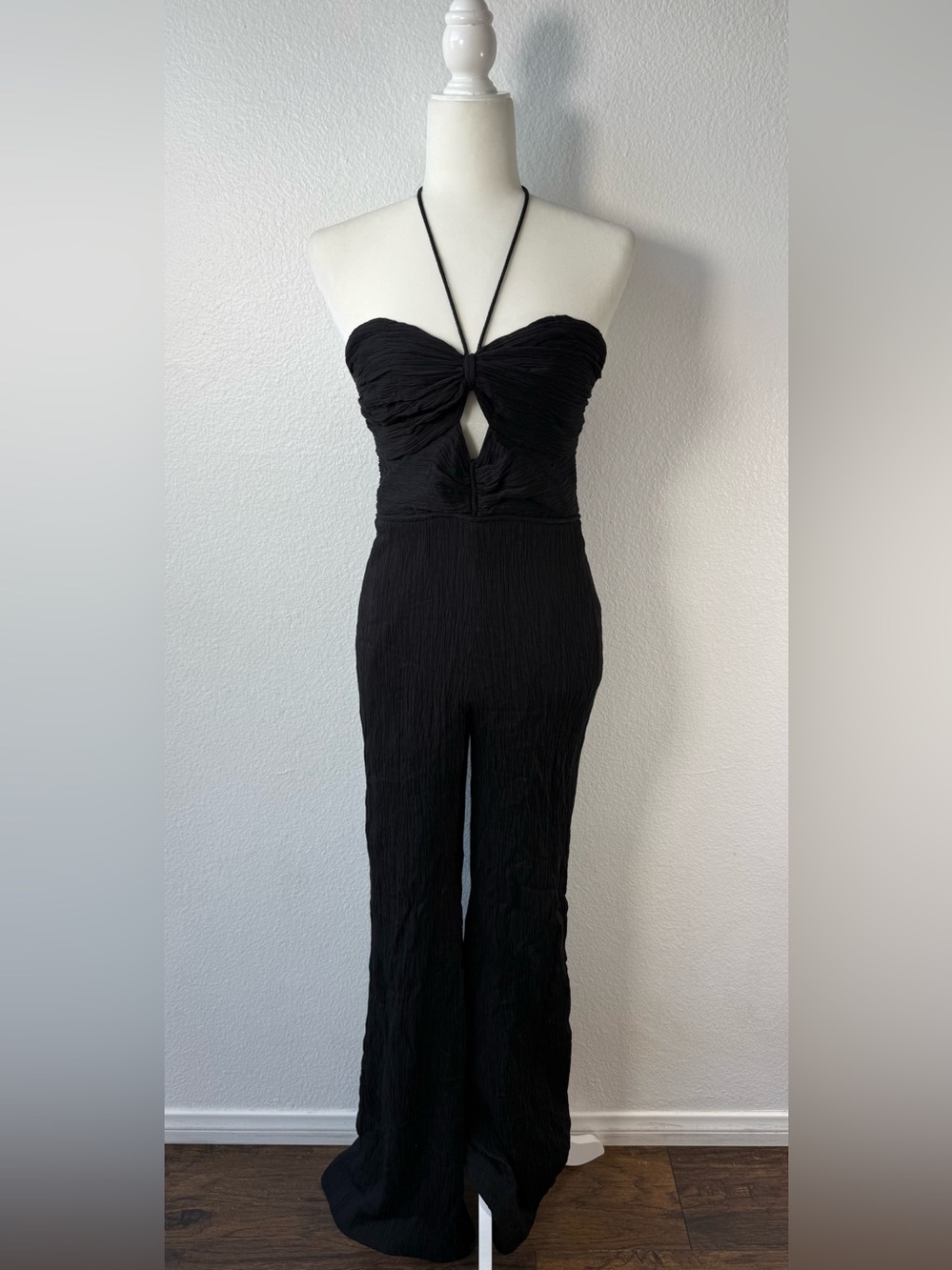 NWT Alexis Black Jada Plissé Keyhole Halter Wide-leg Jumpsuit - Picture 5 of 12